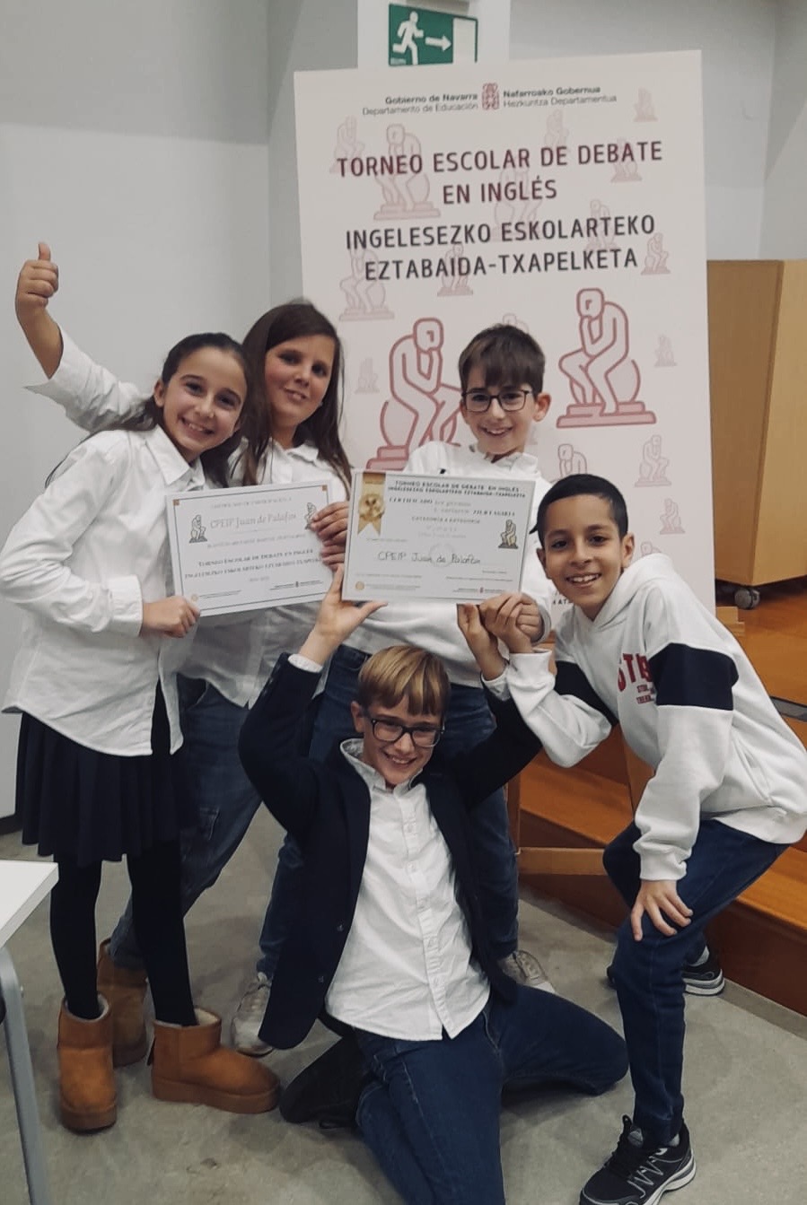 Ganadores del I Torneo de Debate en inglés